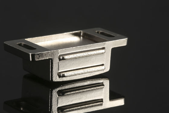 La spinta adattantesi dell'hardware della porta magnetica antiusura prende multiuso